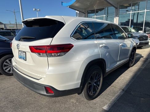 Used 2019 Toyota Highlander LE image 4