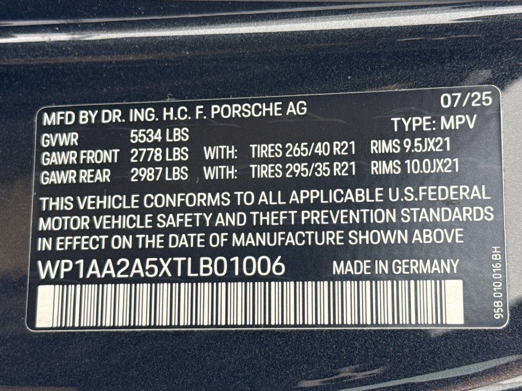 Certified 2026 Porsche Macan AWD/4WD image 33