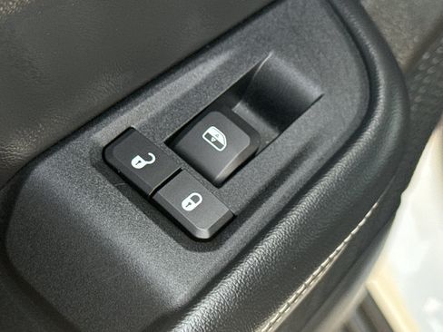 Used 2024 Jeep Grand Cherokee L Altitude AWD/4WD image 30