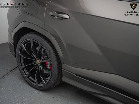 Used 2022 Lamborghini Urus image 7