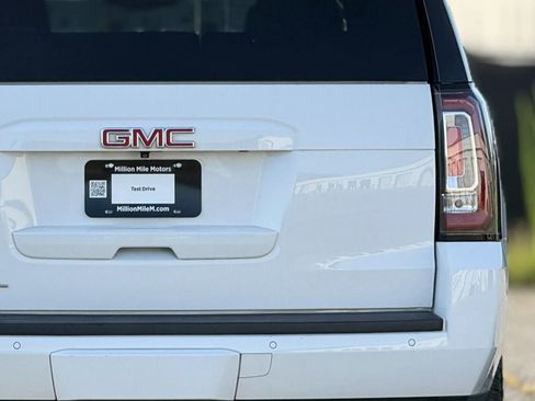 Used 2017 GMC Yukon XL SLT AWD/4WD image 14