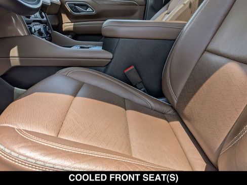 Used 2021 Chevrolet Suburban High Country AWD/4WD image 18