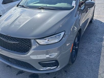 Used 2022 Chrysler Pacifica Touring-L w/ S Appearance Package
