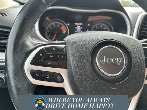 Used 2017 Jeep Cherokee Limited image 14