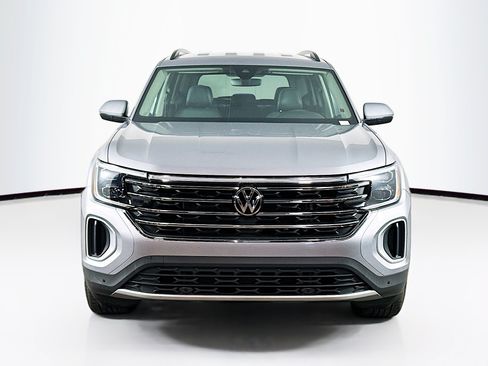 Used 2025 Volkswagen Atlas SE FWD image 2