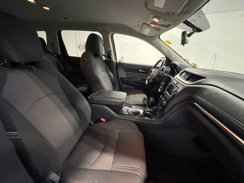 Used 2017 Chevrolet Traverse LT w/ Style and Technology Package image 26