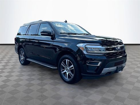 Used 2022 Ford Expedition Limited image 4