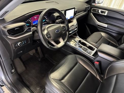 Used 2020 Ford Explorer XLT w/ Equipment Group 202A AWD/4WD image 30