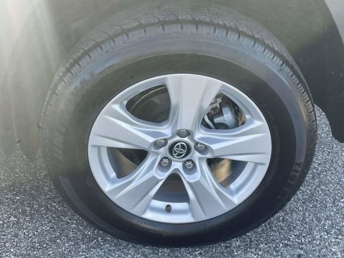 Used 2020 Toyota RAV4 XLE image 4