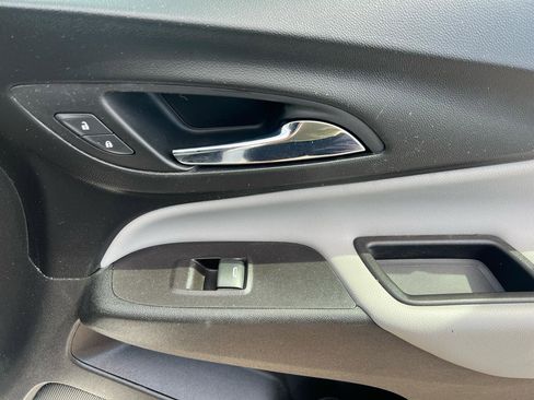 Used 2021 Chevrolet Equinox LS AWD/4WD image 10