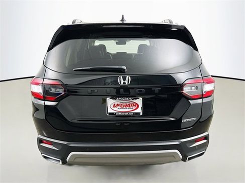 Certified 2023 Honda Pilot Touring image 19