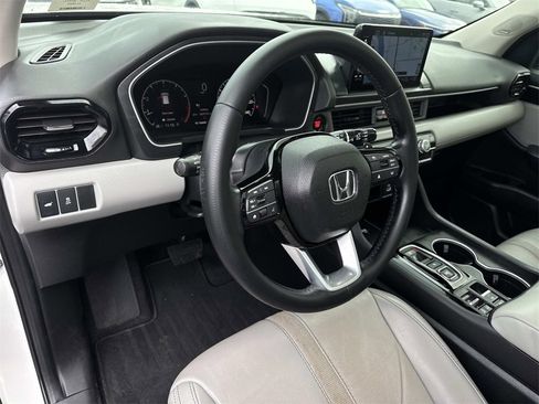Used 2023 Honda Pilot Touring image 34