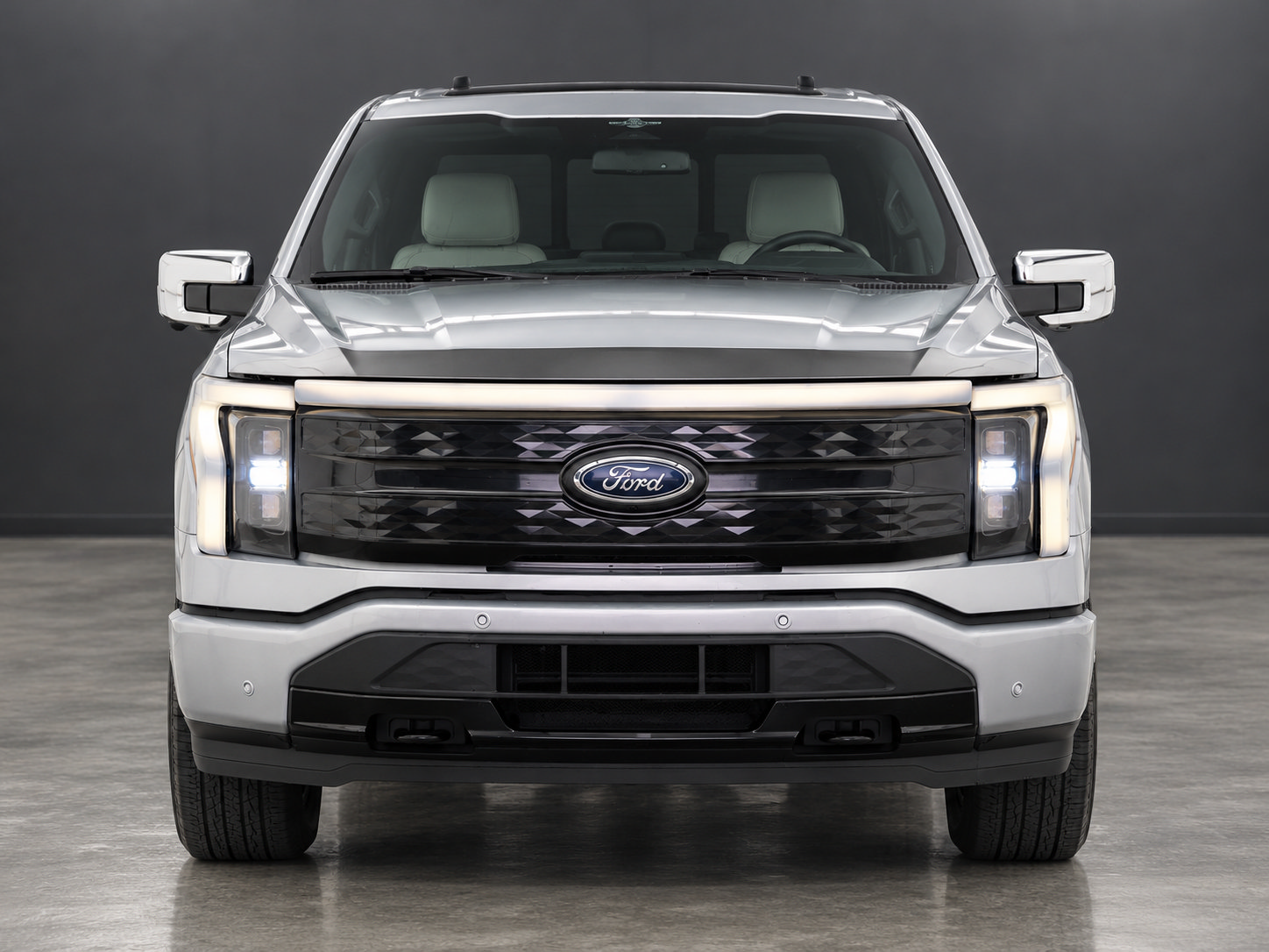 Used 2023 Ford F150 Lightning Platinum AWD/4WD image 2