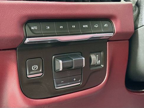 Used 2025 Cadillac Escalade ESV Premium Luxury w/ Touring Package image 11