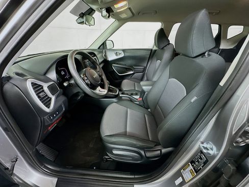 Used 2025 Kia Soul LX w/ LX Technology Package image 13