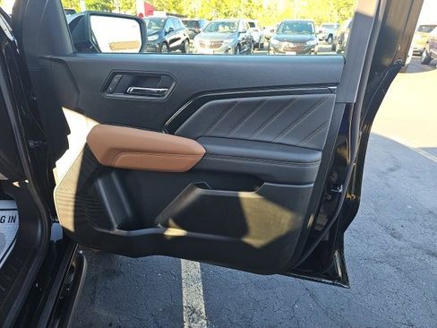 Used 2025 GMC Canyon AT4 w/ Nightfall Edition image 10