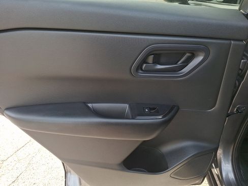Used 2024 Nissan Rogue S AWD/4WD image 19