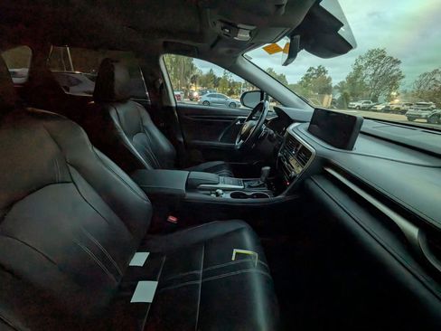 Used 2022 Lexus RX 350L Luxury w/ Cold Weather Package (CT) image 9