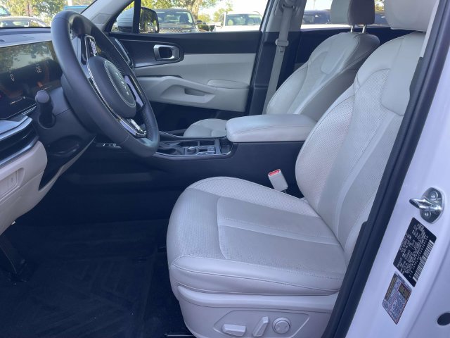 Used 2025 Kia Sorento S w/ Panoramic Sunroof Package FWD image 14
