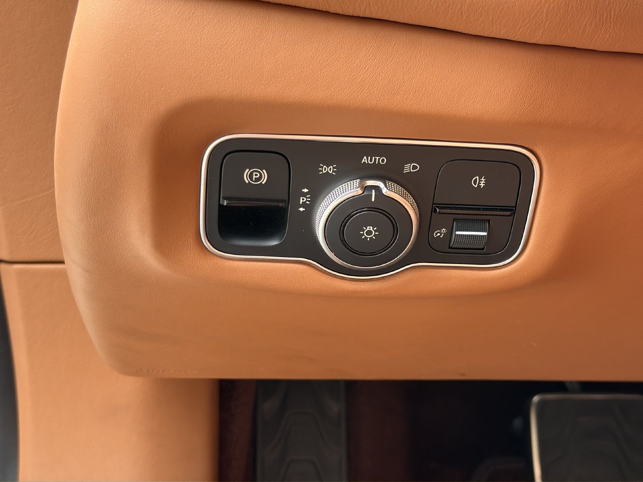 Used 2020 Aston Martin DB11 Volante RWD image 20