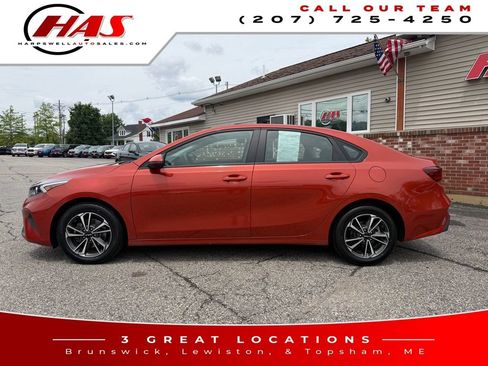 Used 2023 Kia Forte LXS w/ LXS Technology Package FWD image 3