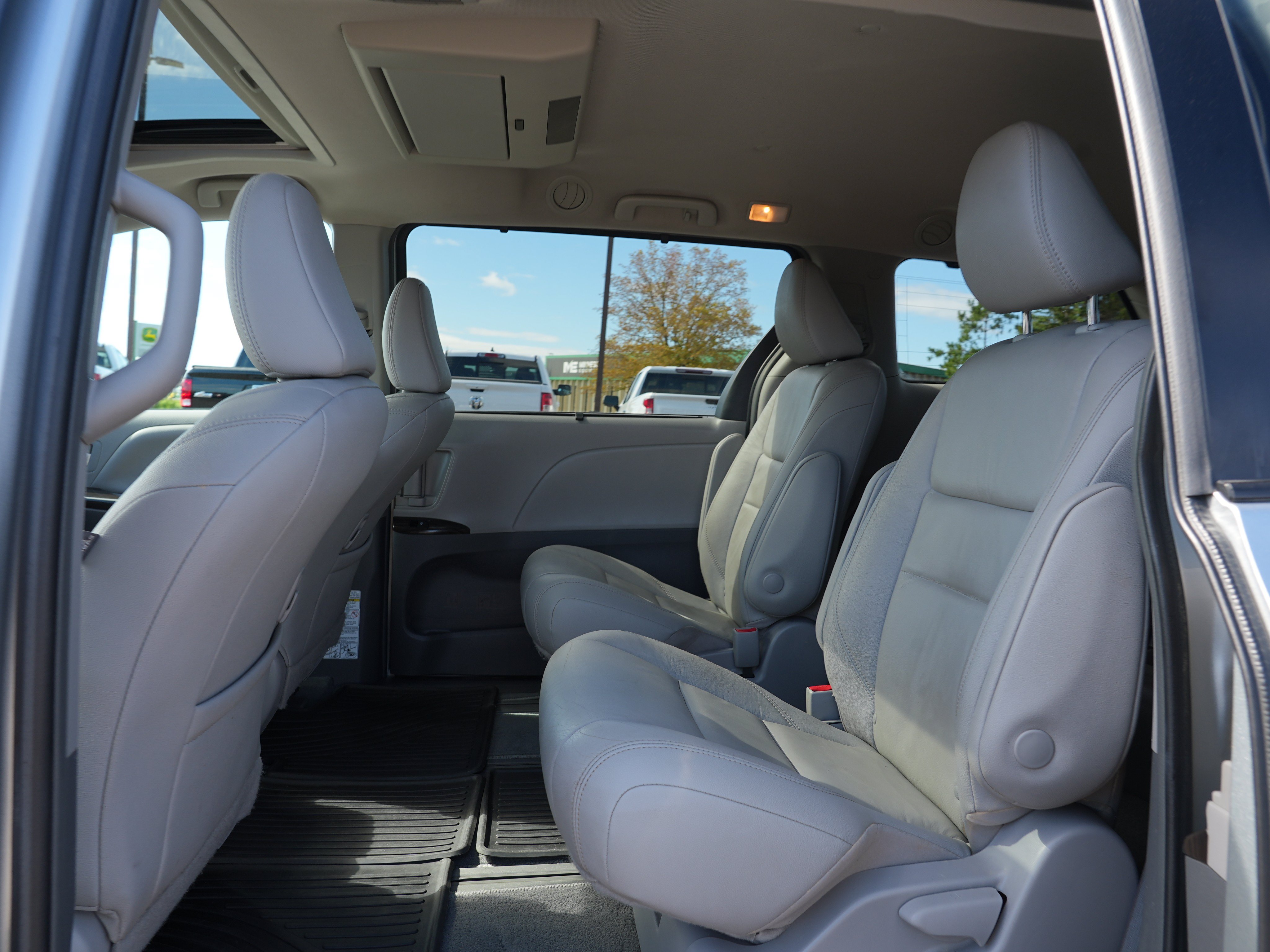 Used 2019 Toyota Sienna XLE Premium w/ Carpet Mat Package AWD/4WD image 17