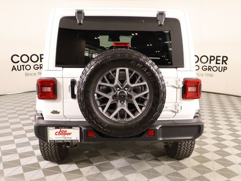 Used 2024 Jeep Wrangler Sahara image 21