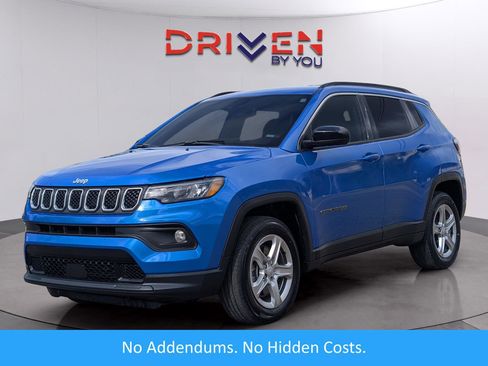 Used 2024 Jeep Compass Latitude AWD/4WD image 1