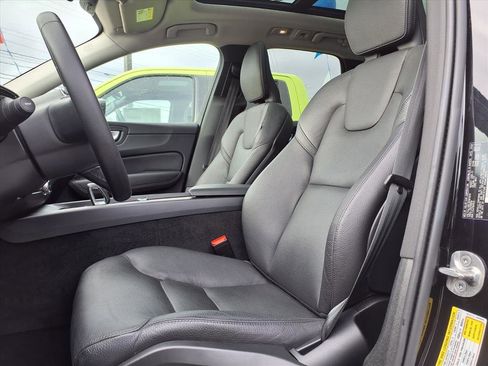 Used 2024 Volvo XC60 B5 Plus image 6