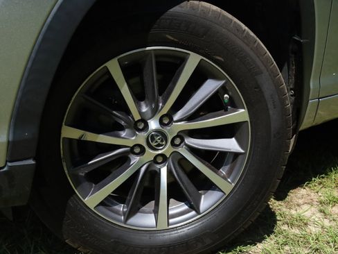 Used 2017 Toyota Highlander XLE image 44