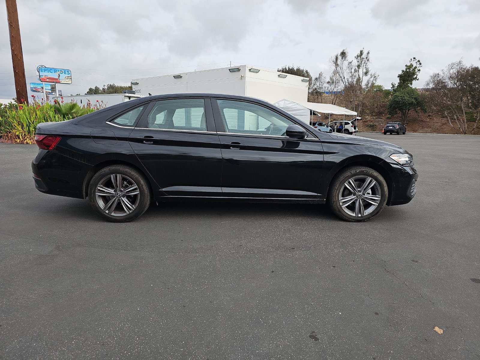 Used 2023 Volkswagen Jetta SE FWD image 4