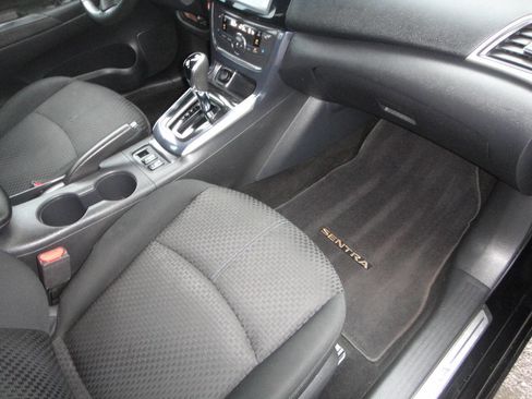 Used 2019 Nissan Sentra SR image 14