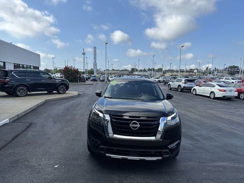 Used 2025 Nissan Pathfinder SL FWD image 7
