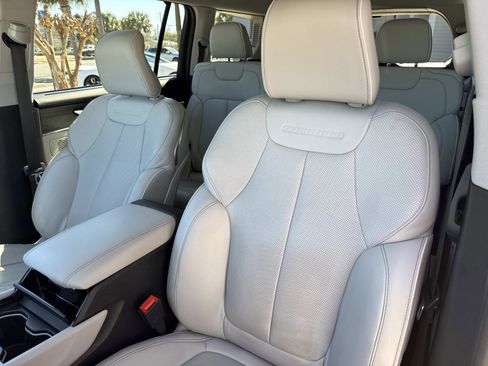 Used 2023 Jeep Grand Cherokee L Overland w/ Advanced Protech Group III image 21