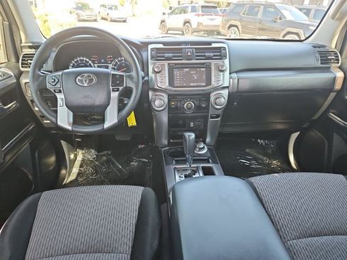 Used 2018 Toyota 4Runner SR5 AWD/4WD image 17