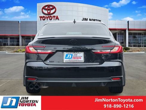 Used 2025 Toyota Camry SE image 7