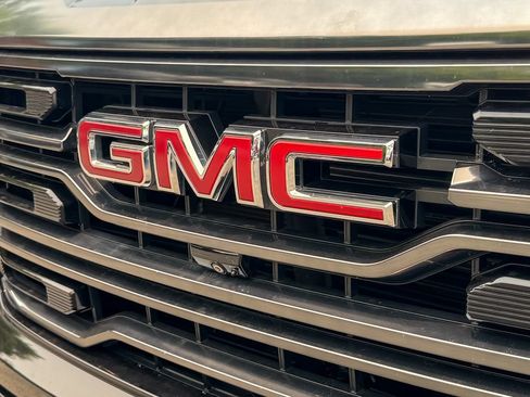 Used 2023 GMC Sierra 1500 AT4 w/ AT4 Premium Package AWD/4WD image 10