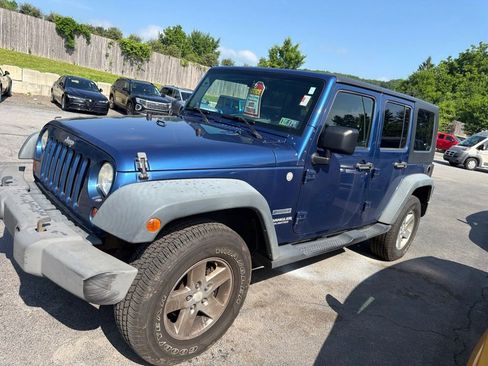 Used 2010 Jeep Wrangler Unlimited Sport AWD/4WD image 3