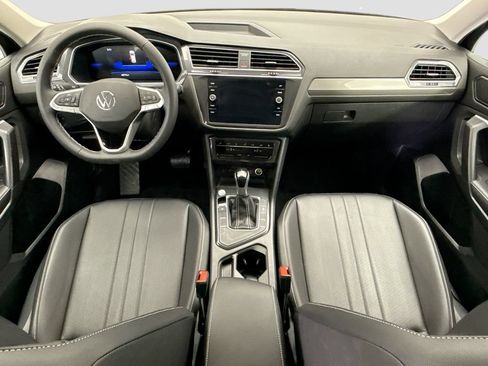 Used 2023 Volkswagen Tiguan SE FWD image 13