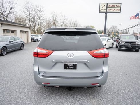 Used 2017 Toyota Sienna LE image 8