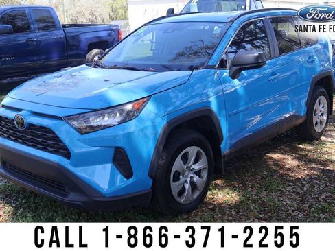 Used 2019 Toyota RAV4 LE image 2