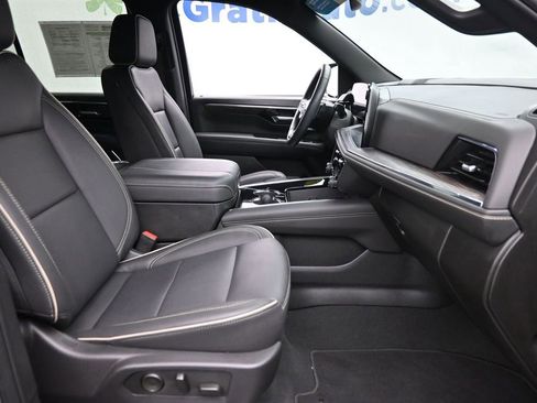 Used 2025 Chevrolet Tahoe Premier AWD/4WD image 9