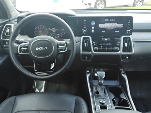 Used 2022 Kia Sorento EX w/ Panoramic Sunroof Package image 22
