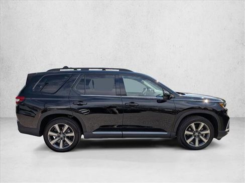 Used 2025 Honda Pilot Touring image 4