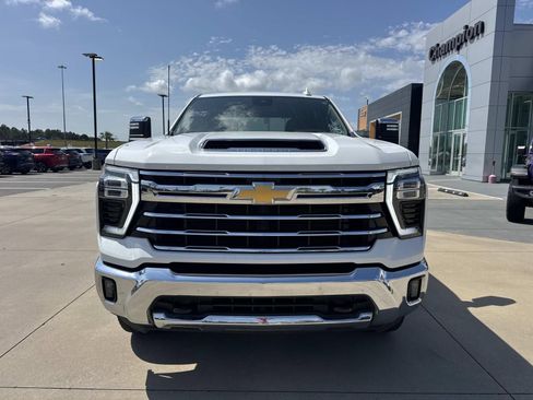 Used 2026 Chevrolet Silverado 2500 LTZ AWD/4WD image 2