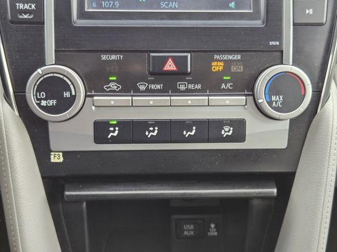Used 2014 Toyota Camry LE FWD image 16
