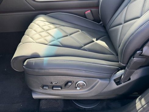 Certified 2026 Genesis GV80 3.5T Prestige AWD/4WD image 10