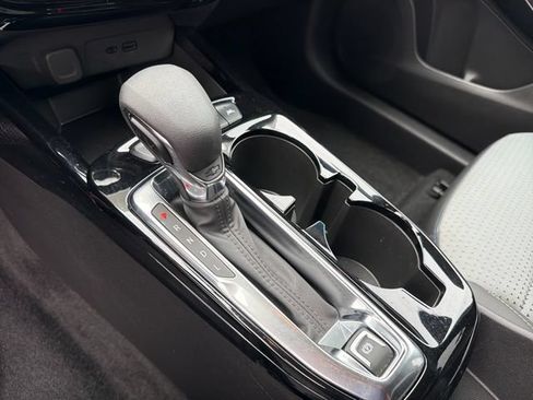 Certified 2024 Chevrolet Trax LT FWD image 20