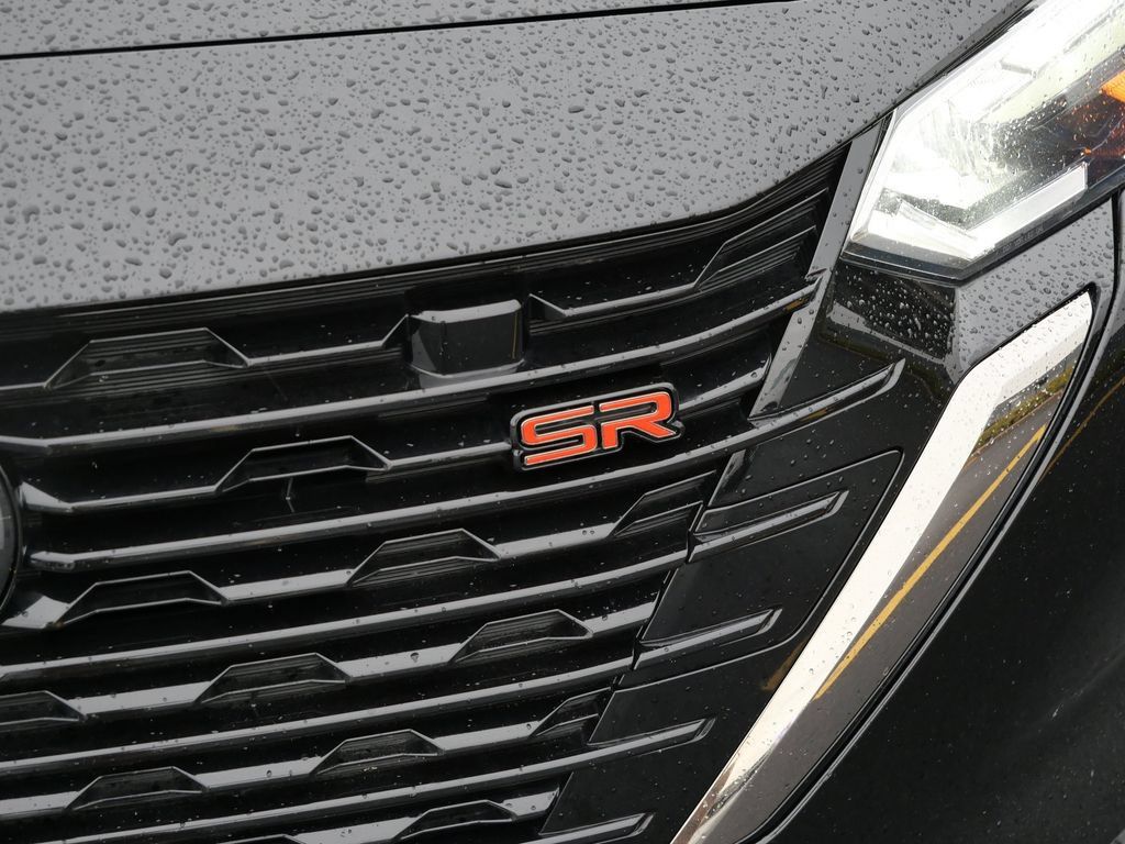 Used 2025 Nissan Sentra SR FWD image 5