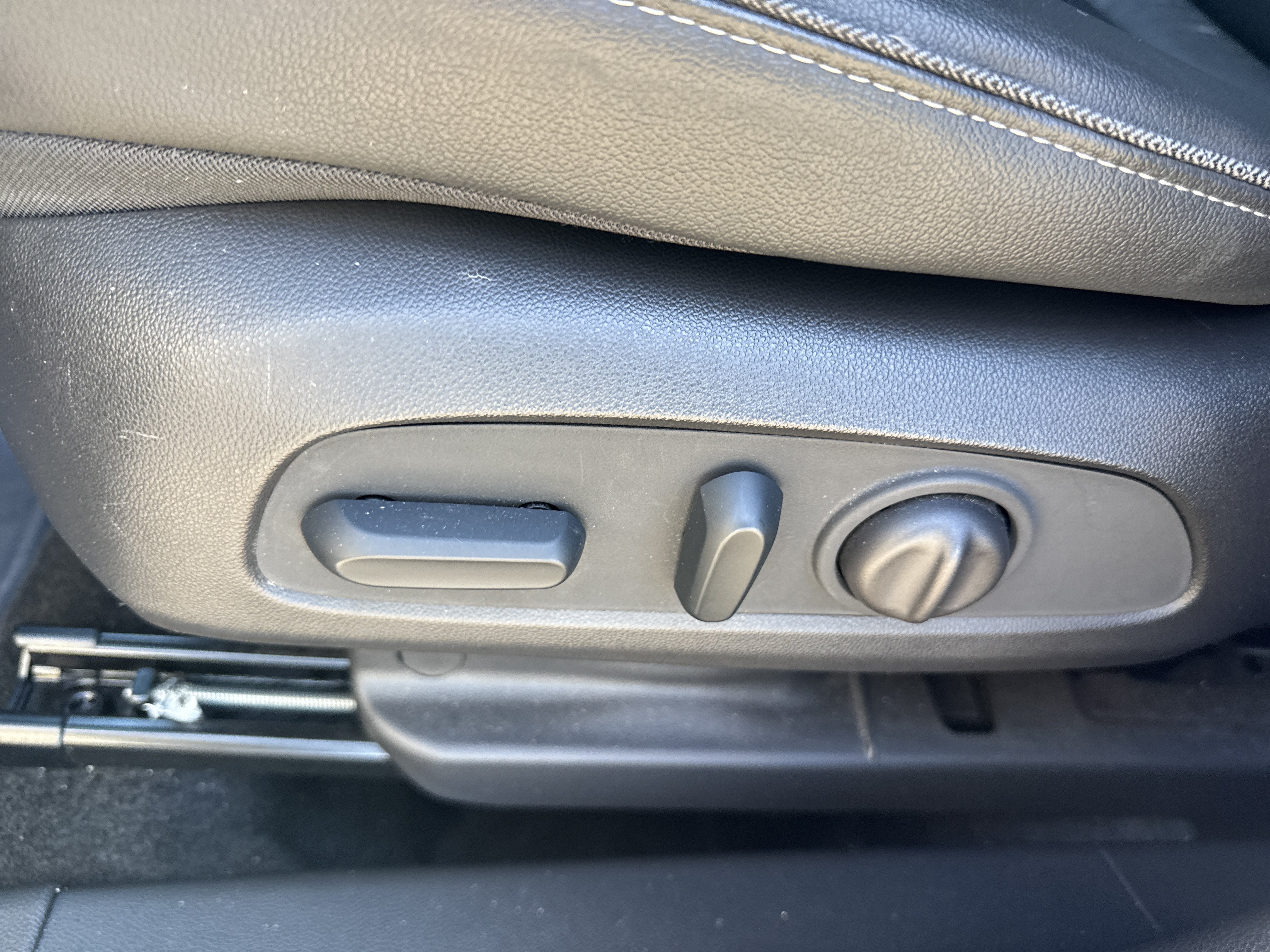 Used 2023 Buick Encore GX Essence w/ Advanced Technology Package FWD image 16